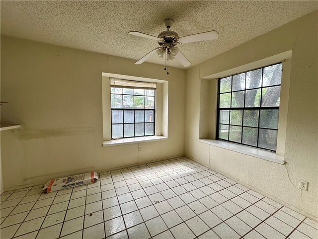 4821 Meadow Vale Cir, Corpus Christi, TX 78413