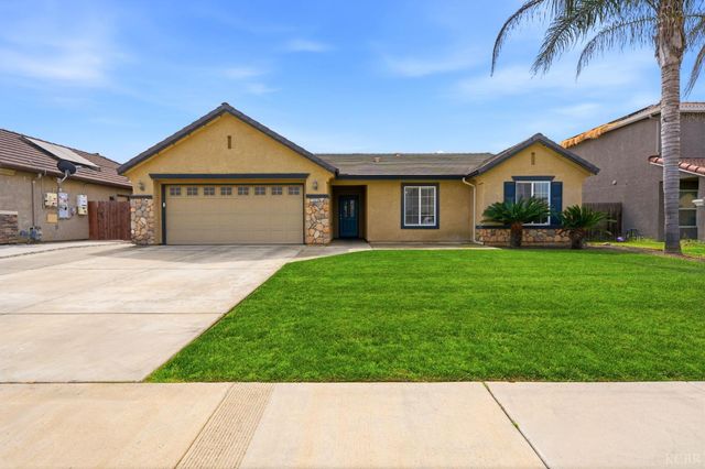 1059 W Ambassador Dr, Hanford, CA 93230