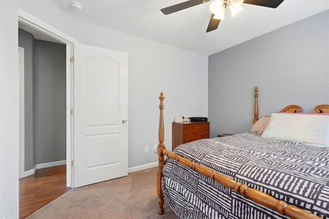 1059 W Ambassador Dr, Hanford, CA 93230