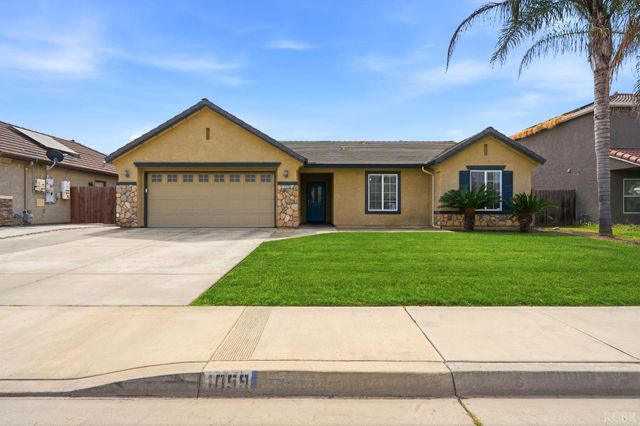 1059 W Ambassador Dr, Hanford, CA 93230