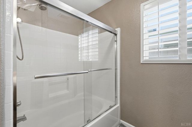 1059 W Ambassador Dr, Hanford, CA 93230