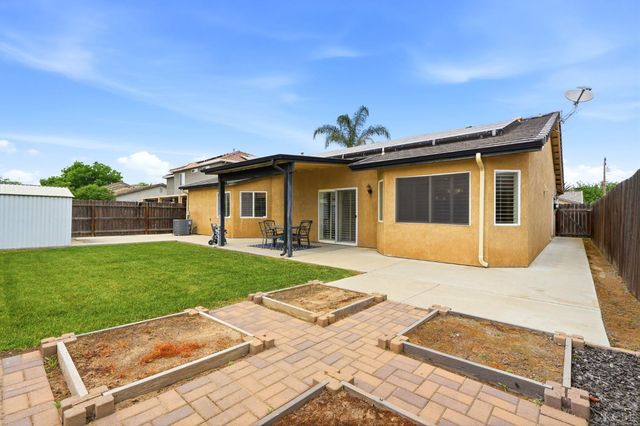 1059 W Ambassador Dr, Hanford, CA 93230