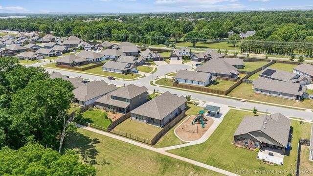 7407 S Walnut Avenue, Broken Arrow, OK 74011