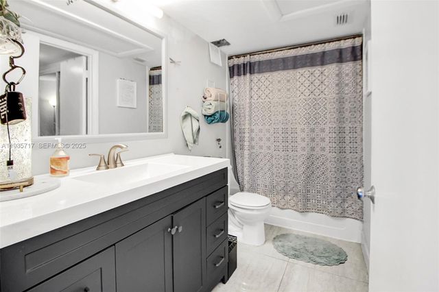 2803 N Oakland Forest Dr 205, Oakland Park, FL 33309