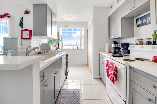 2803 N Oakland Forest Dr 205, Oakland Park, FL 33309