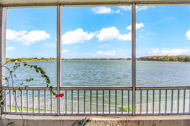 2803 N Oakland Forest Dr 205, Oakland Park, FL 33309