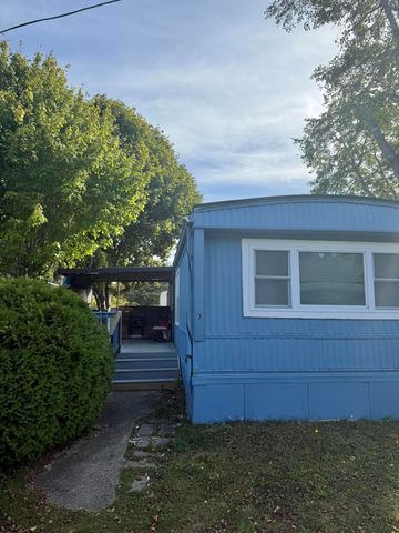 7 4th Avenue, Pocasset, MA 02559