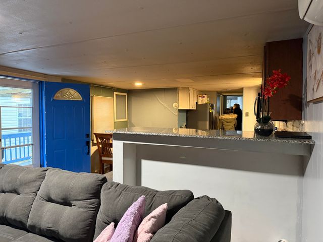 7 4th Avenue, Pocasset, MA 02559