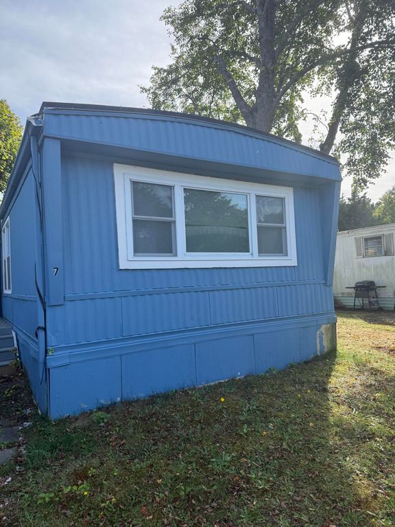 7 4th Avenue, Pocasset, MA 02559