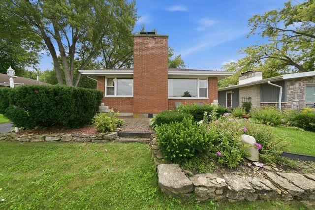 39181 N Cedar Crest Drive, Lake Villa, IL 60046