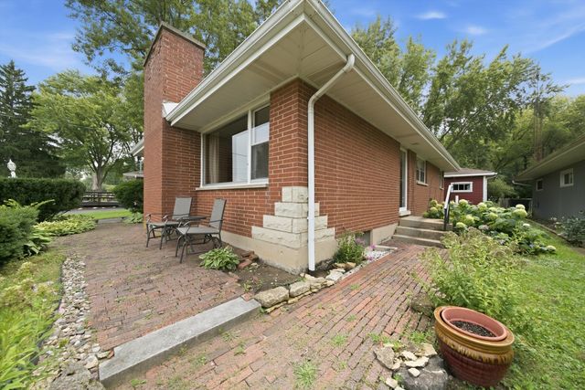 39181 N Cedar Crest Drive, Lake Villa, IL 60046