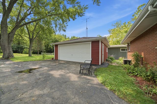 39181 N Cedar Crest Drive, Lake Villa, IL 60046