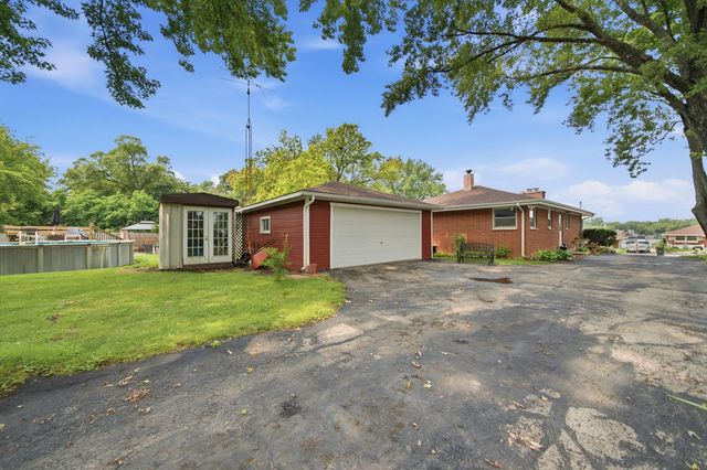 39181 N Cedar Crest Drive, Lake Villa, IL 60046