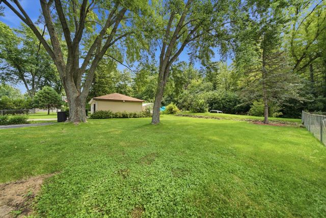 39181 N Cedar Crest Drive, Lake Villa, IL 60046
