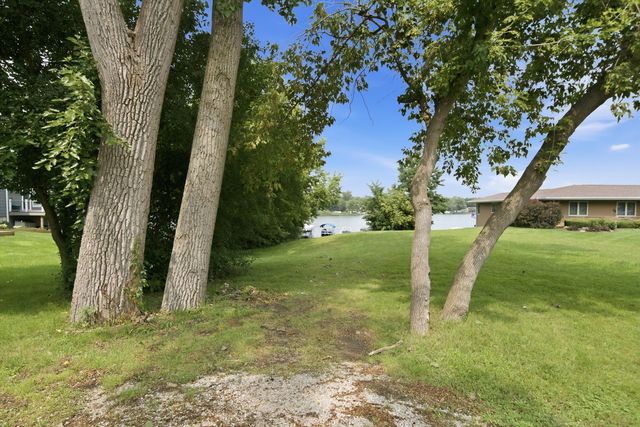 39181 N Cedar Crest Drive, Lake Villa, IL 60046