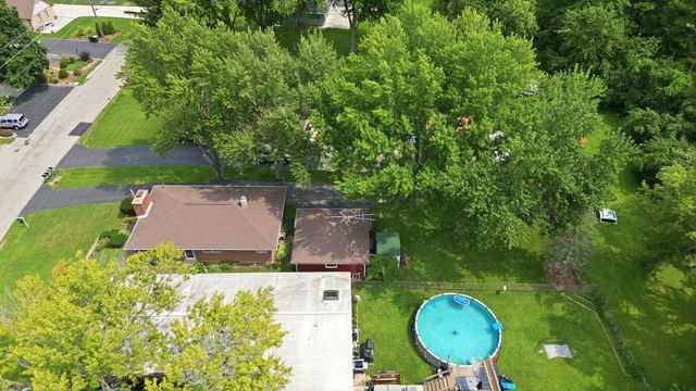 39181 N Cedar Crest Drive, Lake Villa, IL 60046