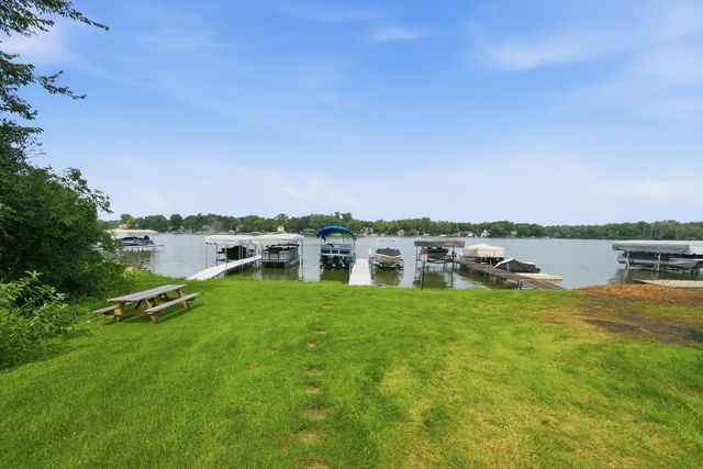 39181 N Cedar Crest Drive, Lake Villa, IL 60046