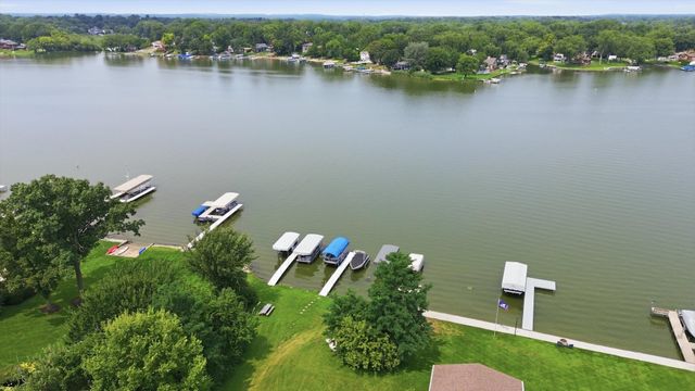 39181 N Cedar Crest Drive, Lake Villa, IL 60046