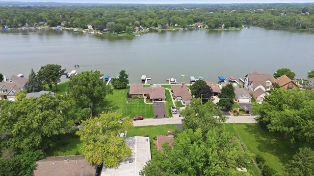 39181 N Cedar Crest Drive, Lake Villa, IL 60046