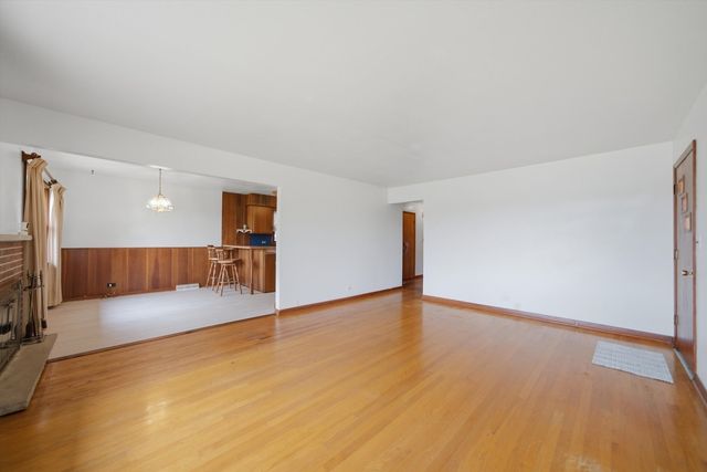 39181 N Cedar Crest Drive, Lake Villa, IL 60046
