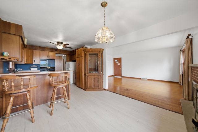 39181 N Cedar Crest Drive, Lake Villa, IL 60046
