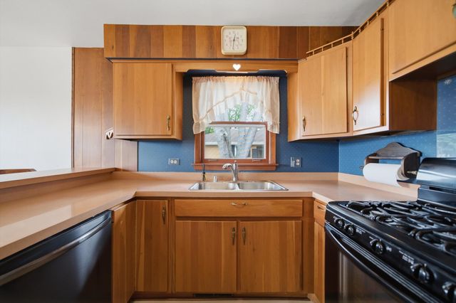 39181 N Cedar Crest Drive, Lake Villa, IL 60046