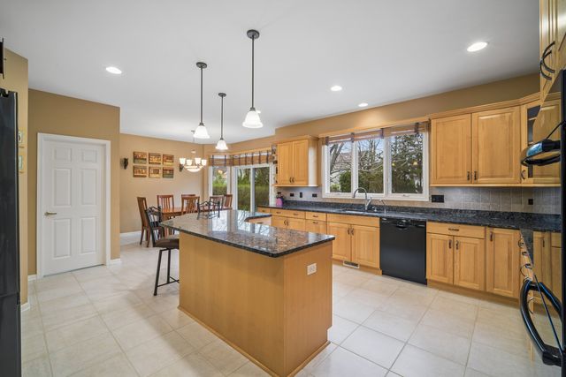 2262 Carlyle Court, Buffalo Grove, IL 60089