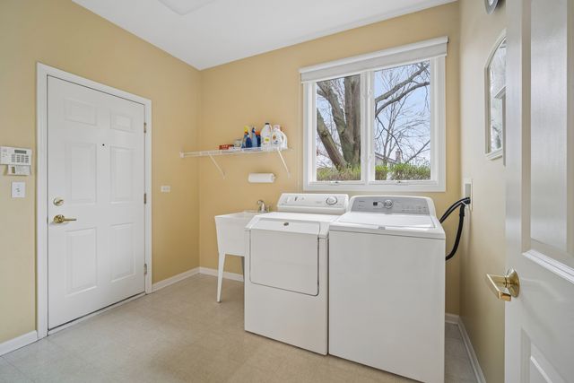 2262 Carlyle Court, Buffalo Grove, IL 60089