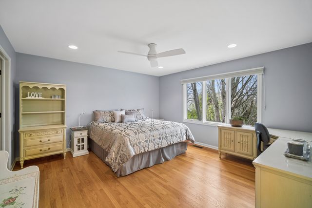 2262 Carlyle Court, Buffalo Grove, IL 60089