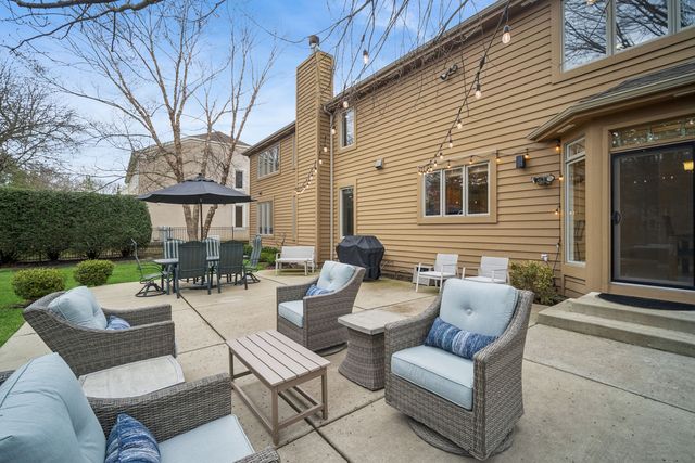 2262 Carlyle Court, Buffalo Grove, IL 60089