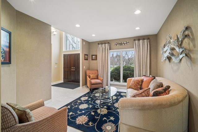 2262 Carlyle Court, Buffalo Grove, IL 60089