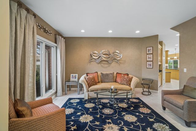 2262 Carlyle Court, Buffalo Grove, IL 60089