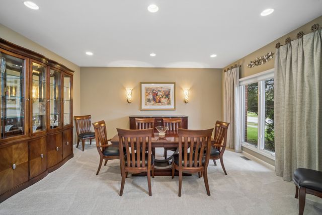 2262 Carlyle Court, Buffalo Grove, IL 60089