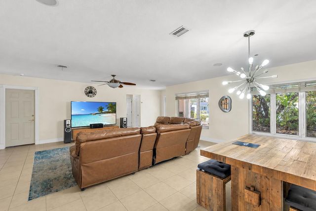 4220 NE 26th Avenue, Lighthouse Point, FL 33064