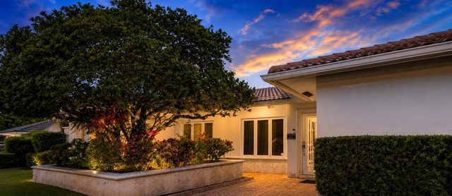 4220 NE 26th Avenue, Lighthouse Point, FL 33064