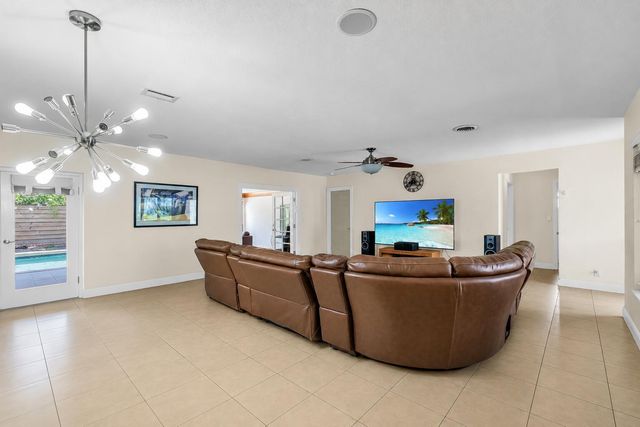 4220 NE 26th Avenue, Lighthouse Point, FL 33064