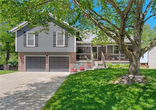 300 SE Brownfield Drive, Lee's Summit, MO 64063