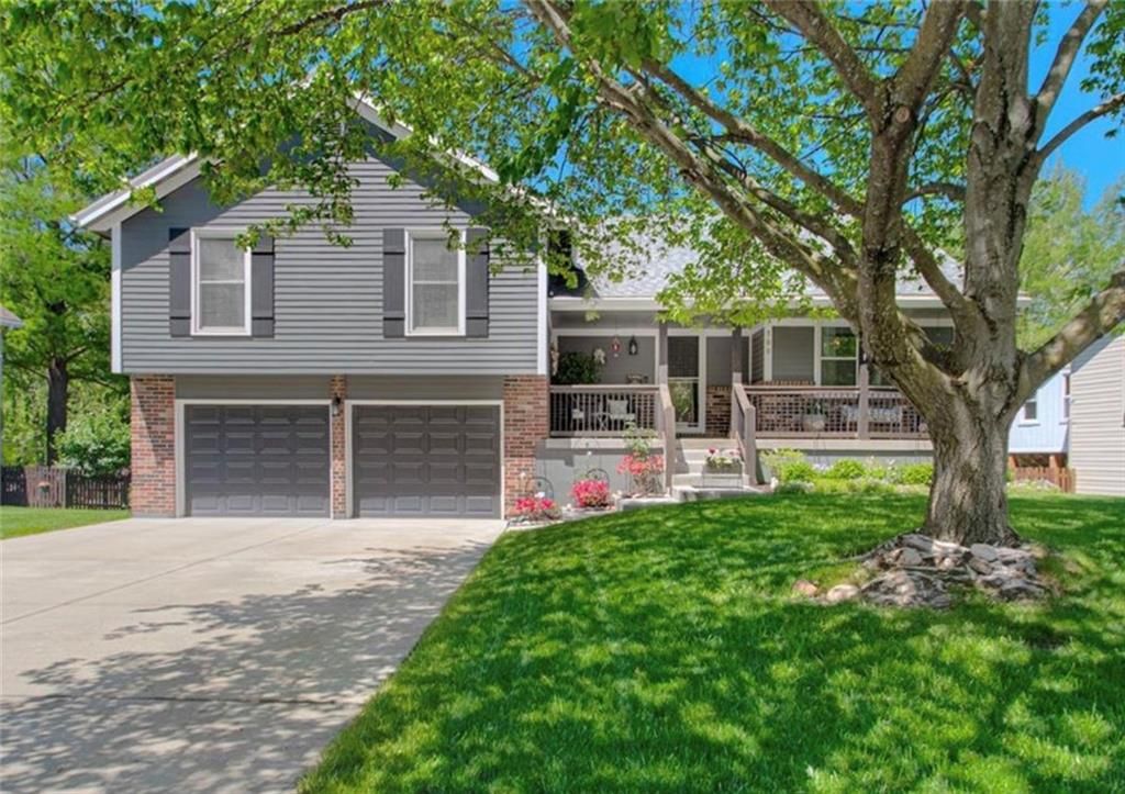 300 SE Brownfield Drive, Lee's Summit, MO 64063