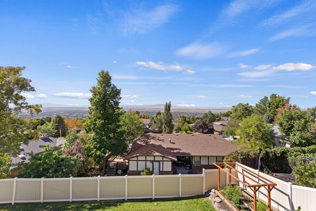88 S MOSS HILL DR, Bountiful, UT 84010