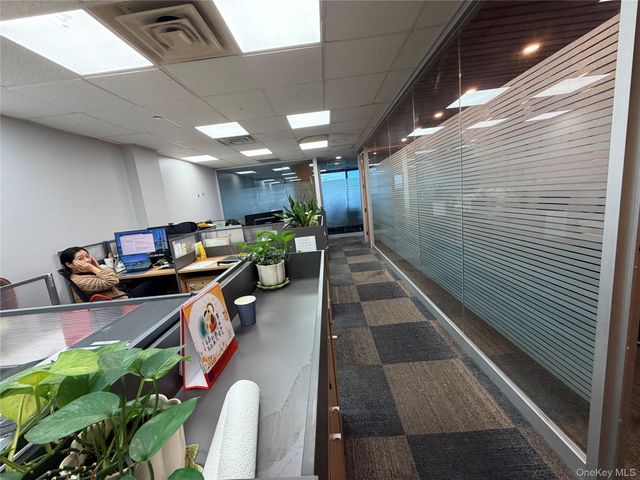 136-20 38th Ave 9J-3, Flushing, NY 11354