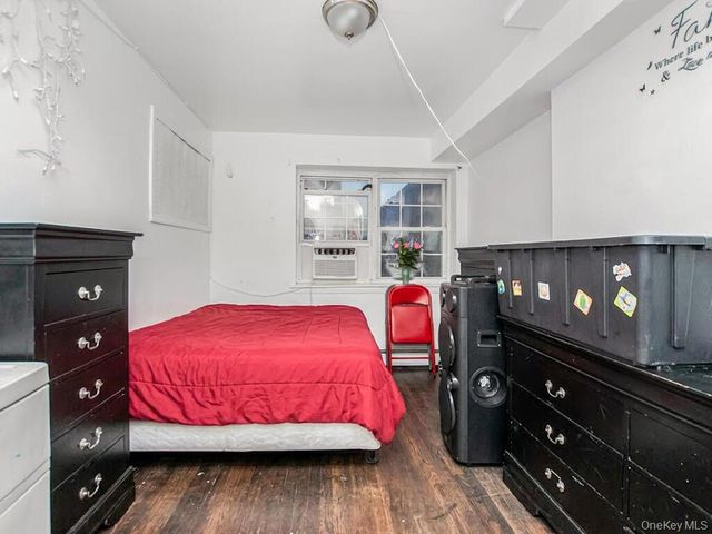 986 Neill Avenue, Bronx, NY 10462