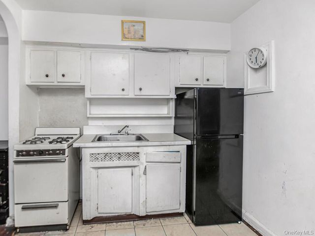 986 Neill Avenue, Bronx, NY 10462