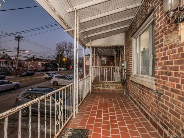 986 Neill Avenue, Bronx, NY 10462