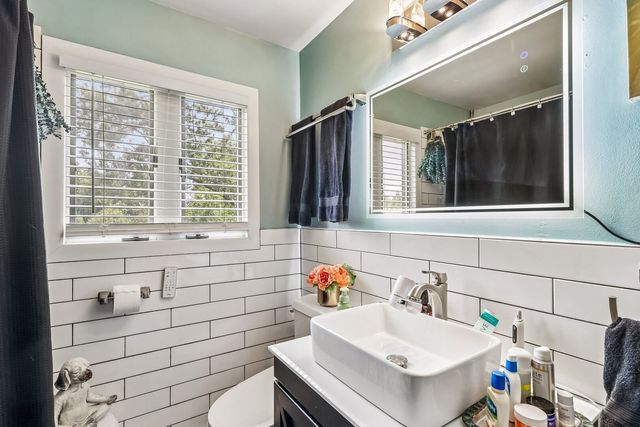 2N435 Pleasant Avenue, Glen Ellyn, IL 60137