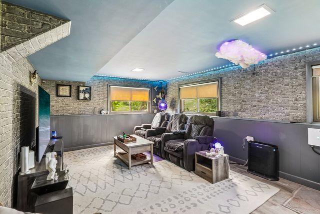2N435 Pleasant Avenue, Glen Ellyn, IL 60137