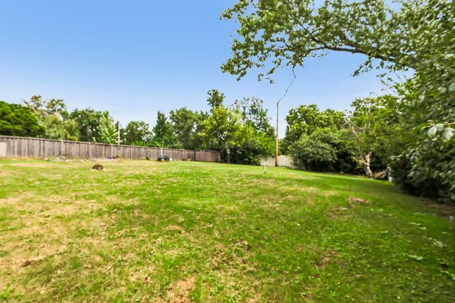 2N435 Pleasant Avenue, Glen Ellyn, IL 60137
