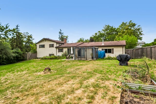 2N435 Pleasant Avenue, Glen Ellyn, IL 60137