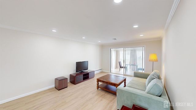 9-c Aspen Plaza, Monroe, NJ 08831