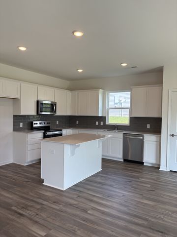 3281 Barrel Oak Pass, Columbia, TN 38401