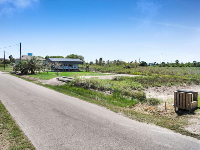 1205 W Canal, Crystal Beach, TX 77650